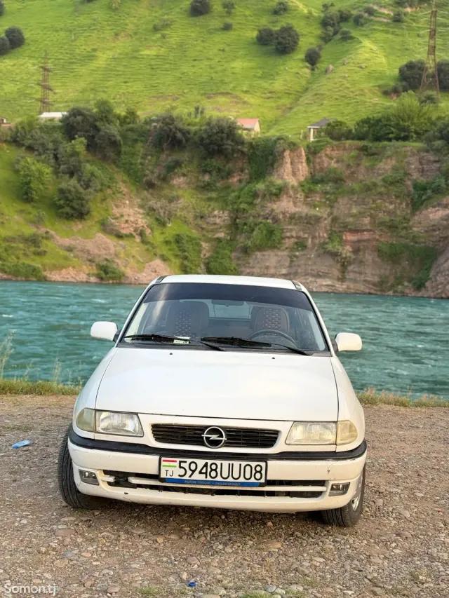 Opel Astra F 1997 · 1.6 MT