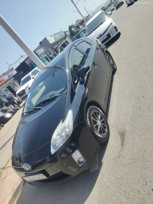 Toyota Prius 2011 · 1.8 AT