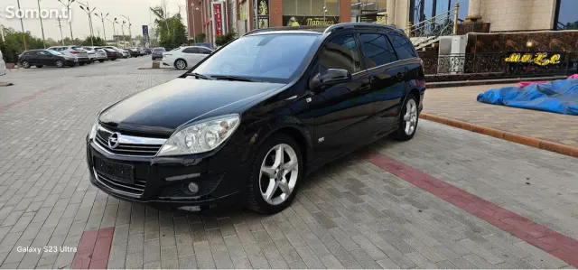 Opel Astra H 2008 · 1.6 MT