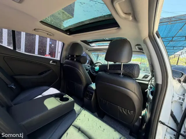 Kia K5 2015 · 2.0 AT