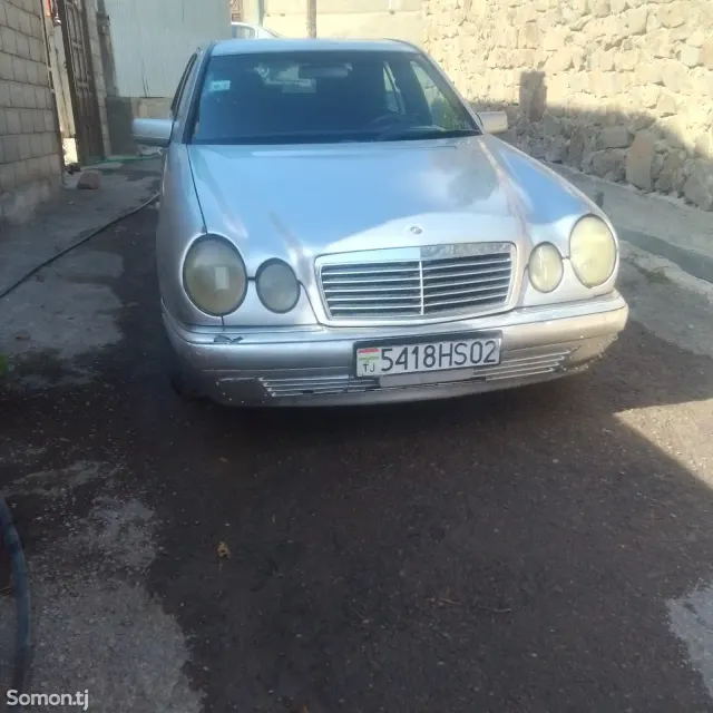 Mercedes-Benz E class 1996 · 2.0 MT