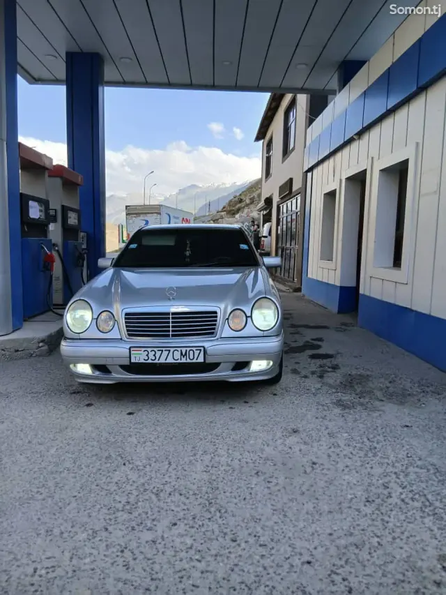 Mercedes-Benz E class 1997 · 2.0 MT
