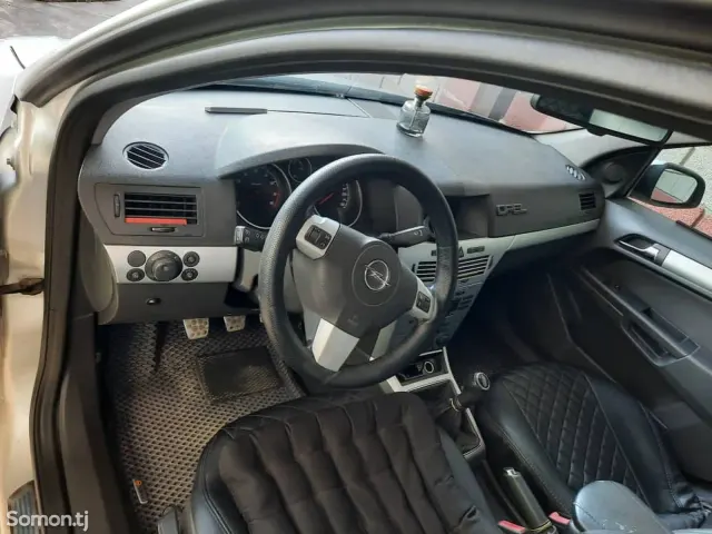 Opel Astra H 2010 · 1.6 MT