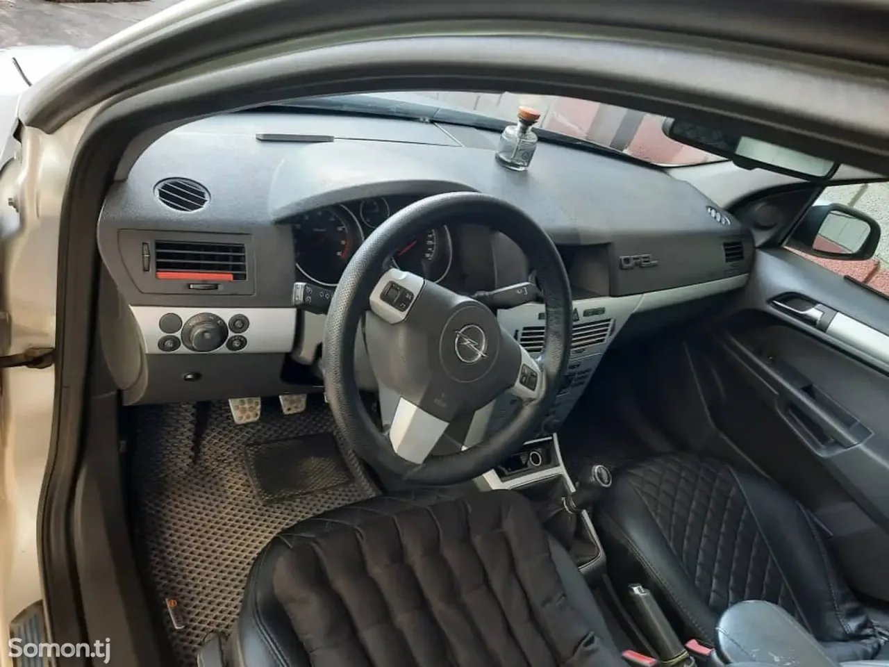 Opel Astra H 2010 · 1.6 MT