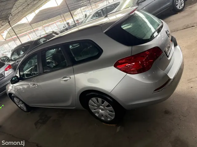 Opel Astra J 2014 · 1.6 MT
