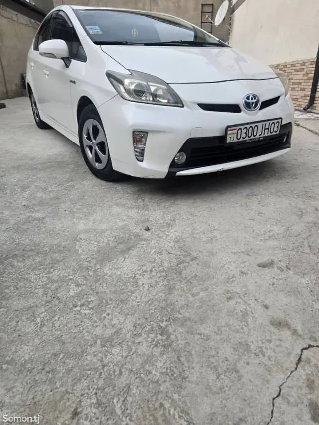 Toyota Prius 2014 · 1.8 AT
