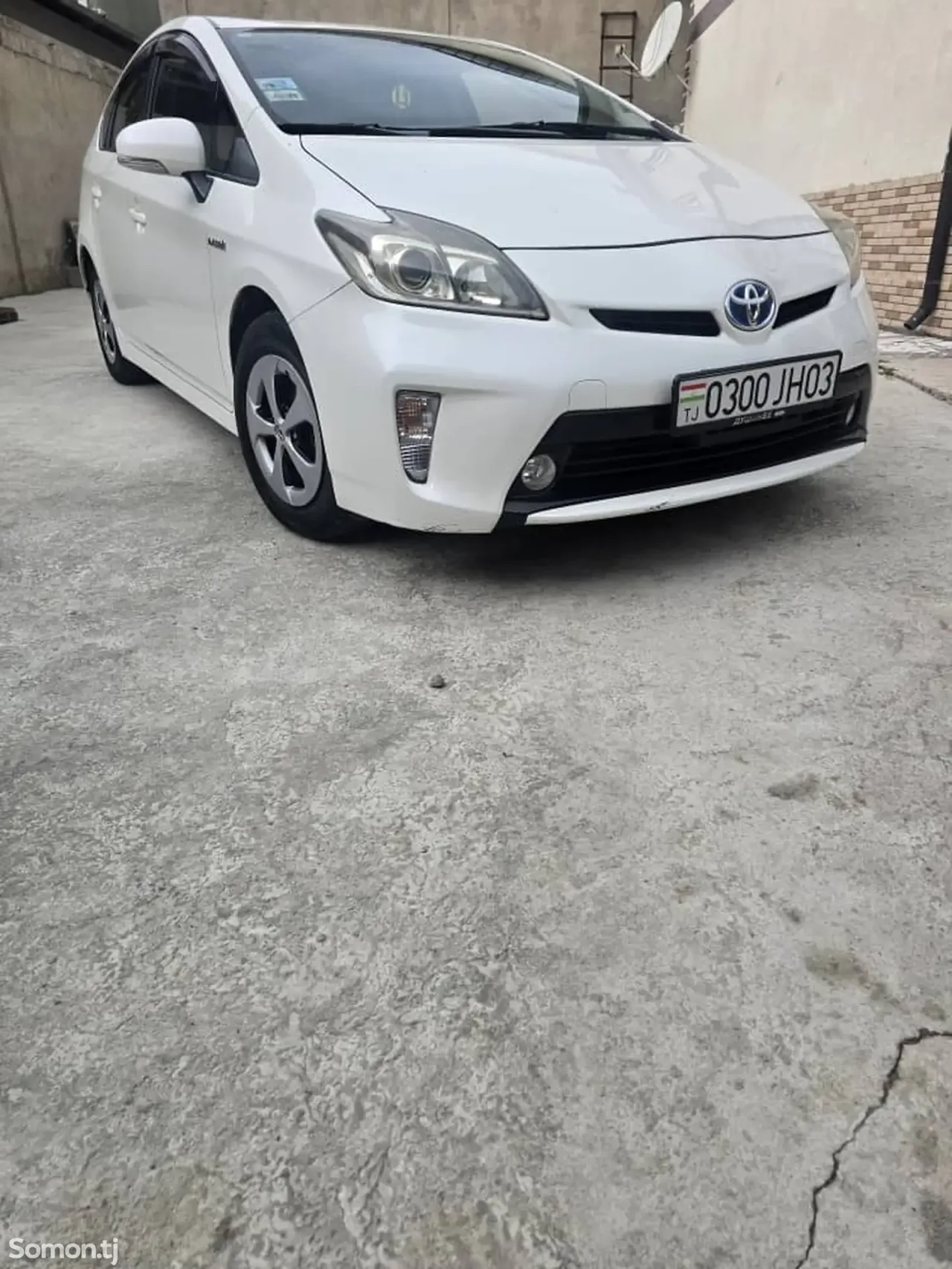 Toyota Prius 2014 · 1.8 AT
