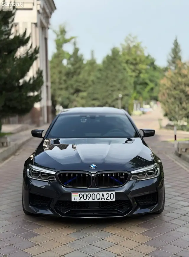 BMW M5 2018 · 4.4 AT