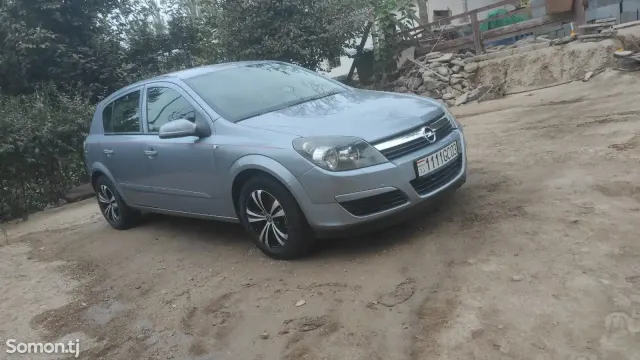 Opel Astra H 2006 · 1.6 MT