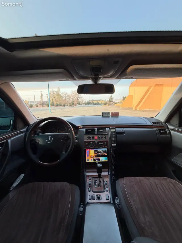 Mercedes-Benz E class 2000 · 3.2 AT