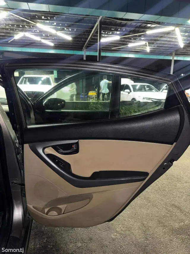 Hyundai Elantra 2011 · 1.8 AT