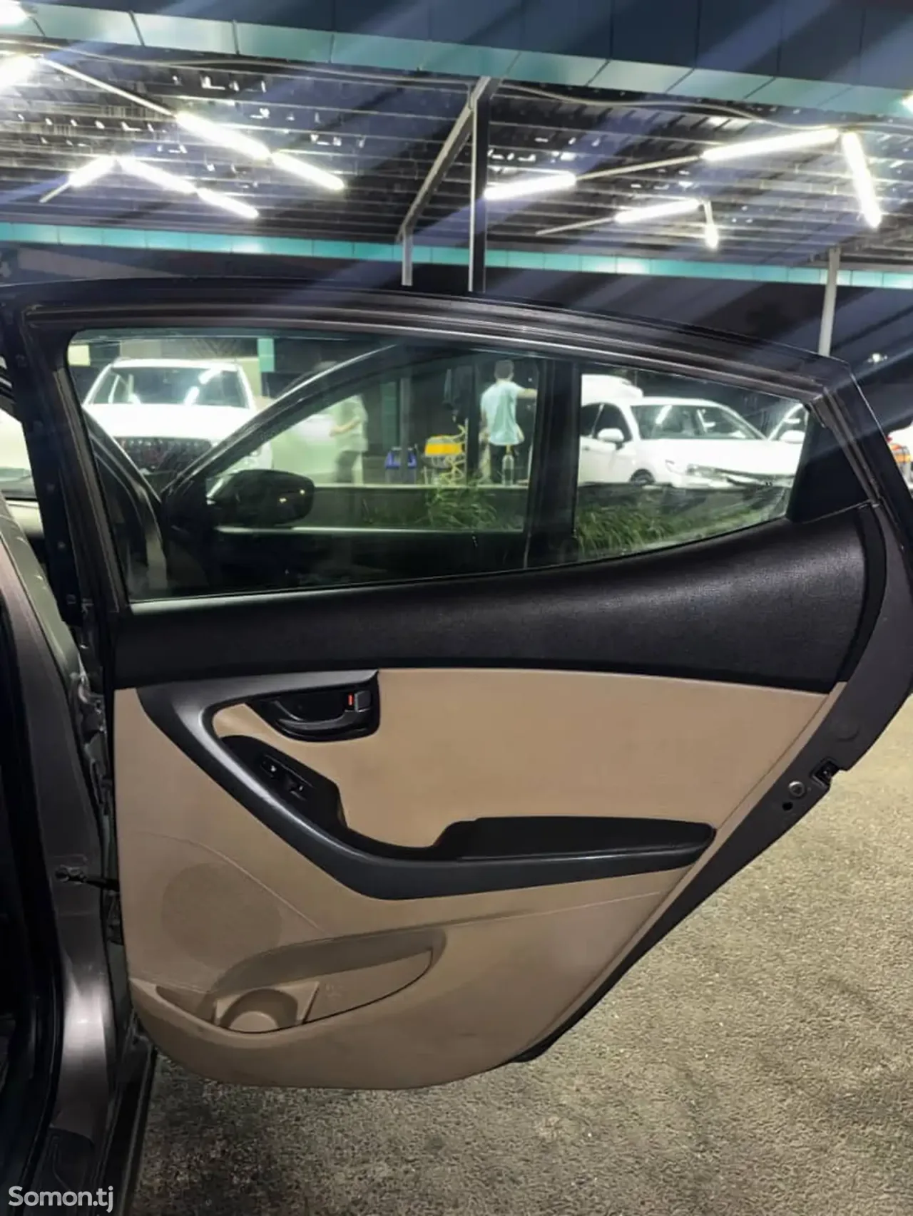 Hyundai Elantra 2011 · 1.8 AT