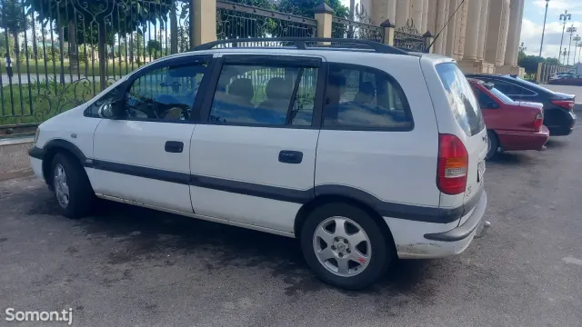 Opel Zafira 1999 · 1.6 MT