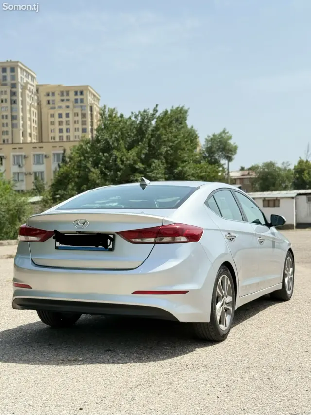 Hyundai Elantra 2017 · 2.0 AT