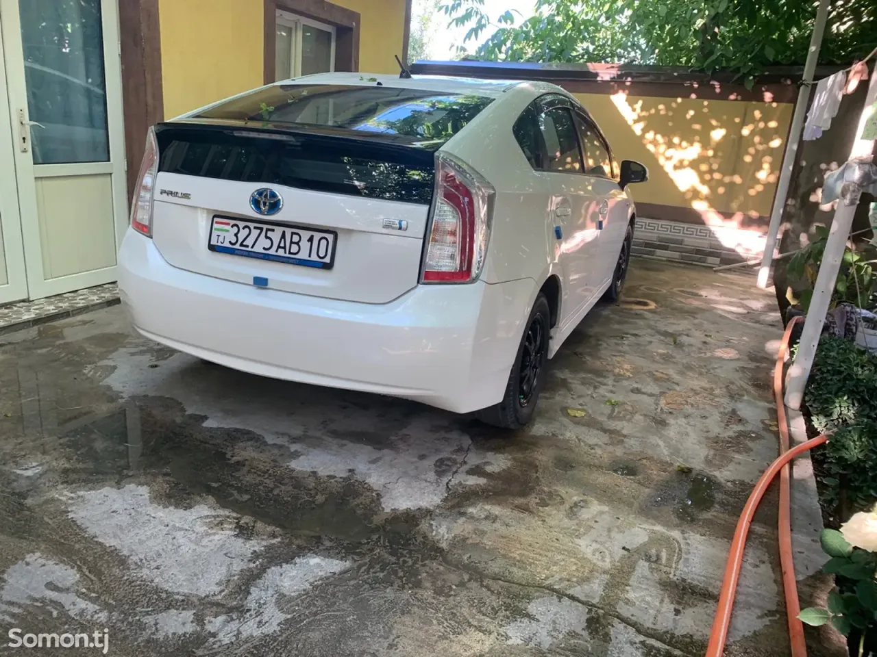 Toyota Prius 2014 · 1.8 AT