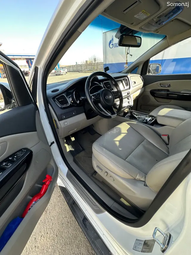 Kia Carnival 2017 · 2.2 AT