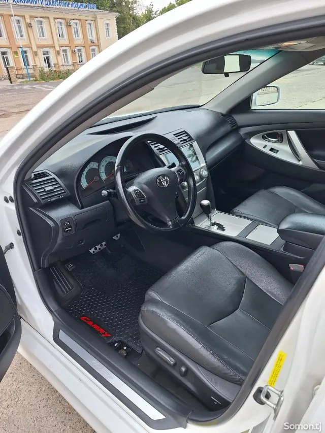 Toyota Camry 2011 · 2.5 AT
