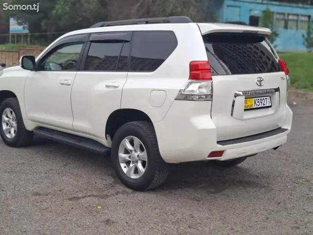 Toyota Land Cruiser Prado 2011 · 2.7 AT