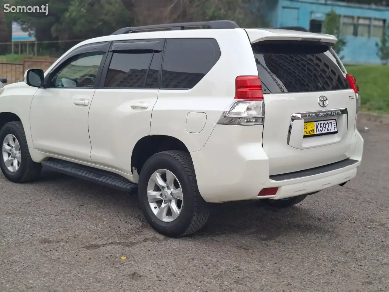 Toyota Land Cruiser Prado 2011 · 2.7 AT