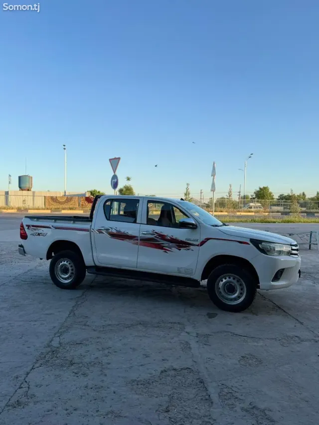 Toyota Hilux 2018 · 2.7 MT