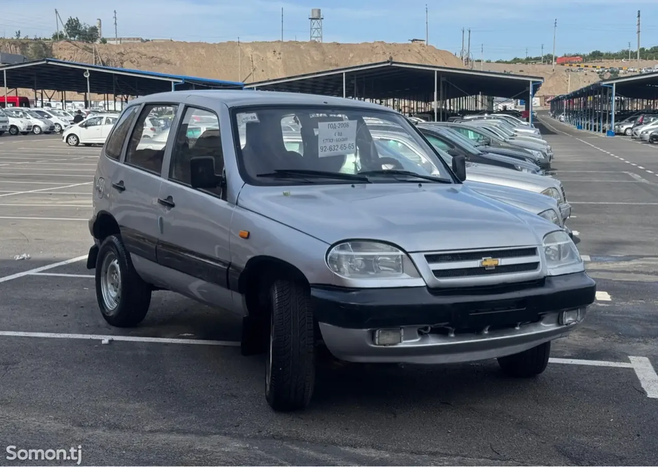 Chevrolet Niva 2008 · 1.7 MT