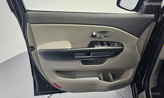 Kia Carnival 2016 · 2.2 AT