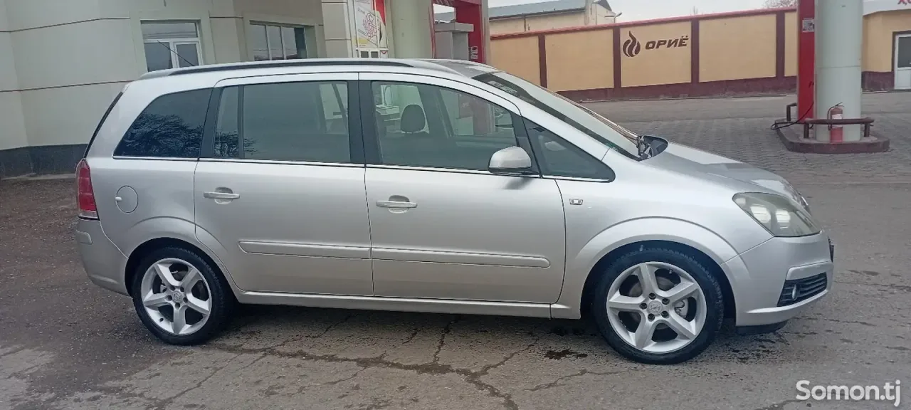 Opel Zafira 2006 · 1.8 MT