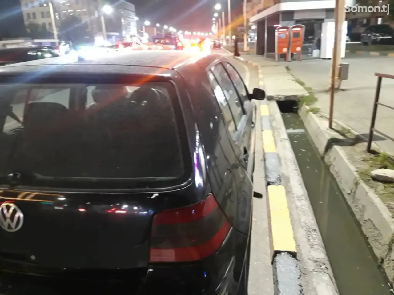 Volkswagen Golf 2002 · 1.6 MT