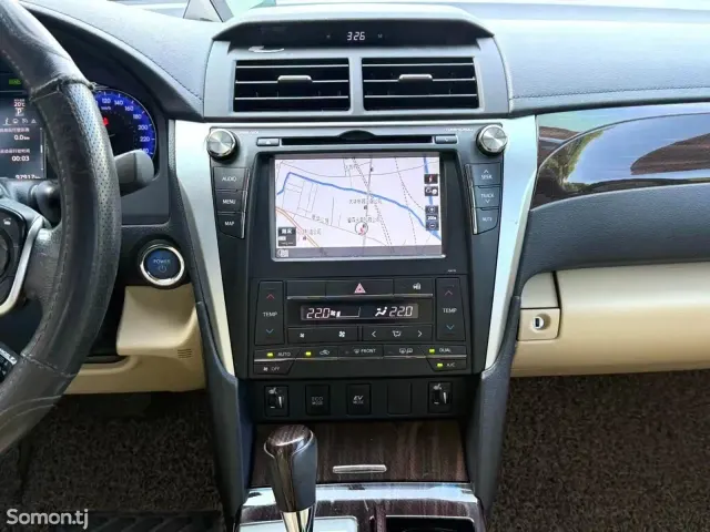 Toyota Camry 2016 · AT