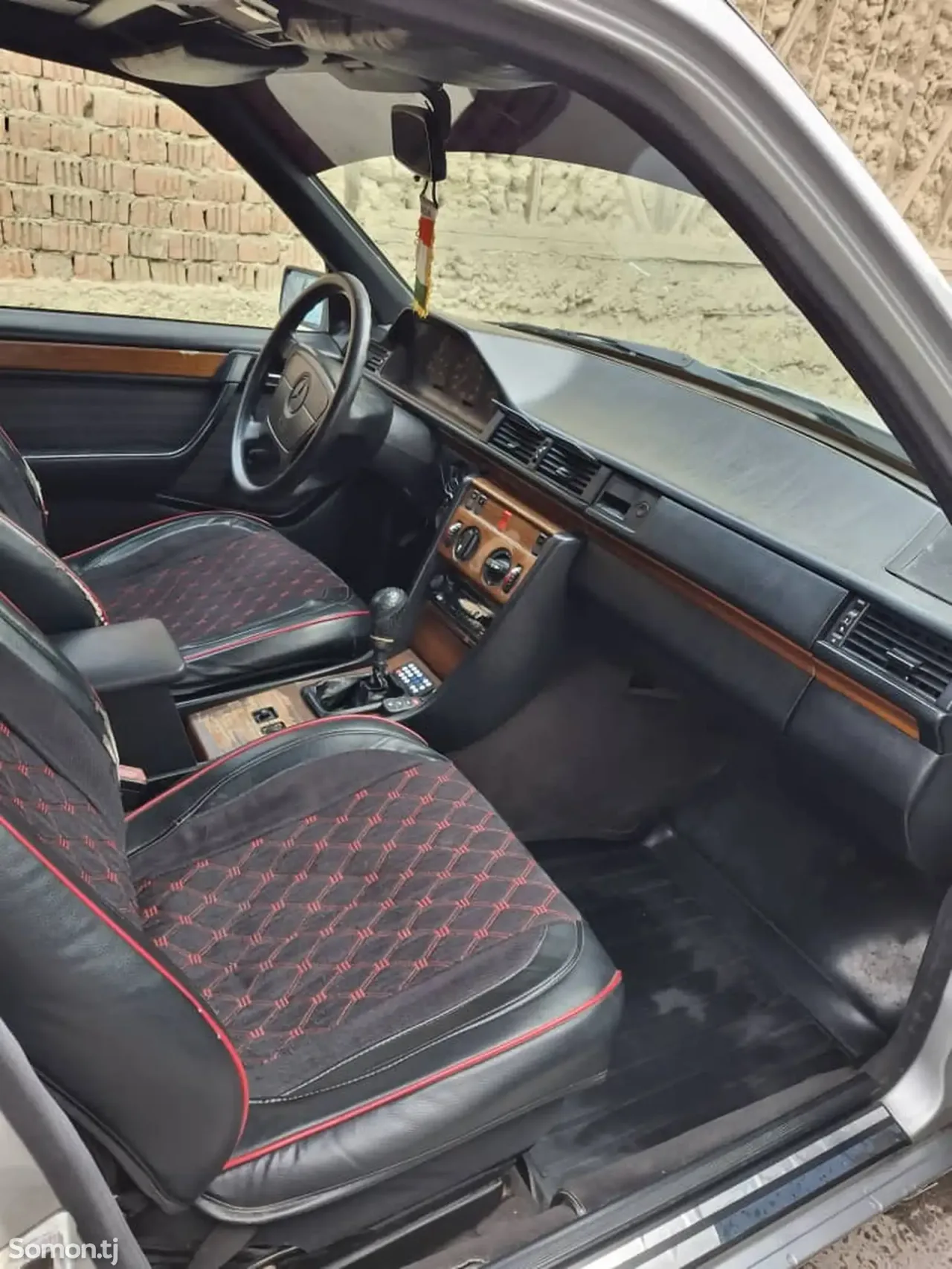 Mercedes-Benz W124 1991 · 2.5 MT