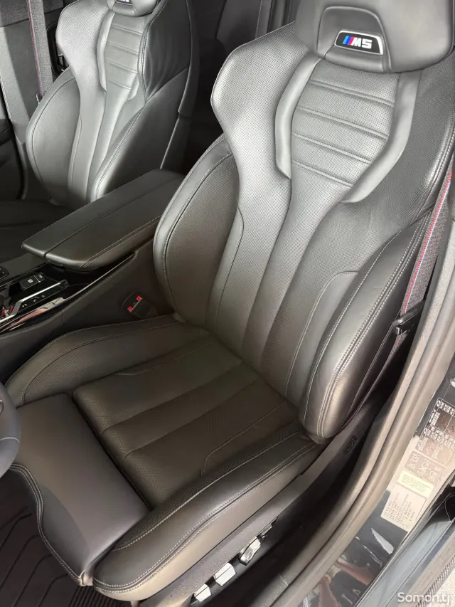 BMW M5 2018 · 4.4 AT