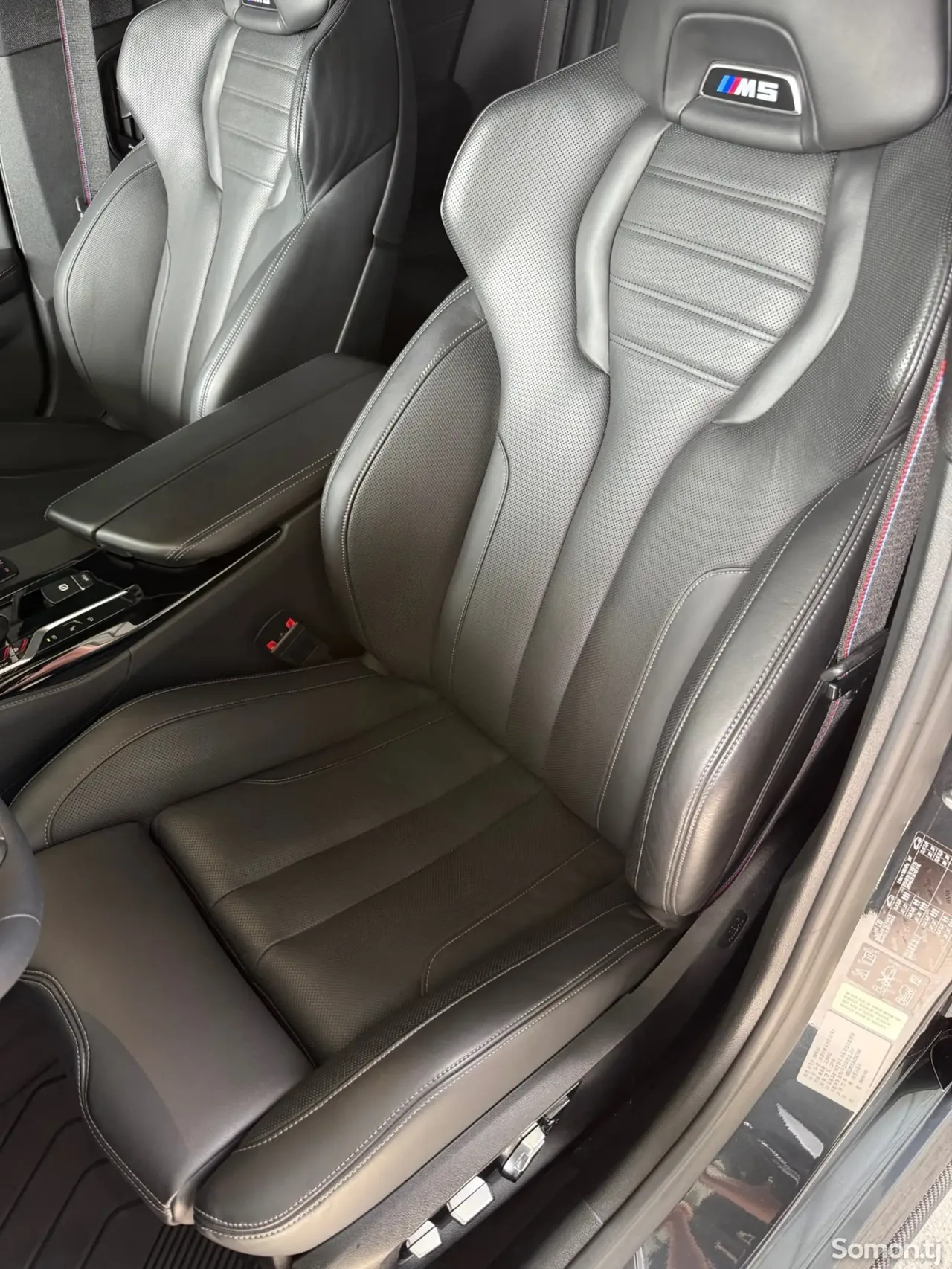BMW M5 2018 · 4.4 AT