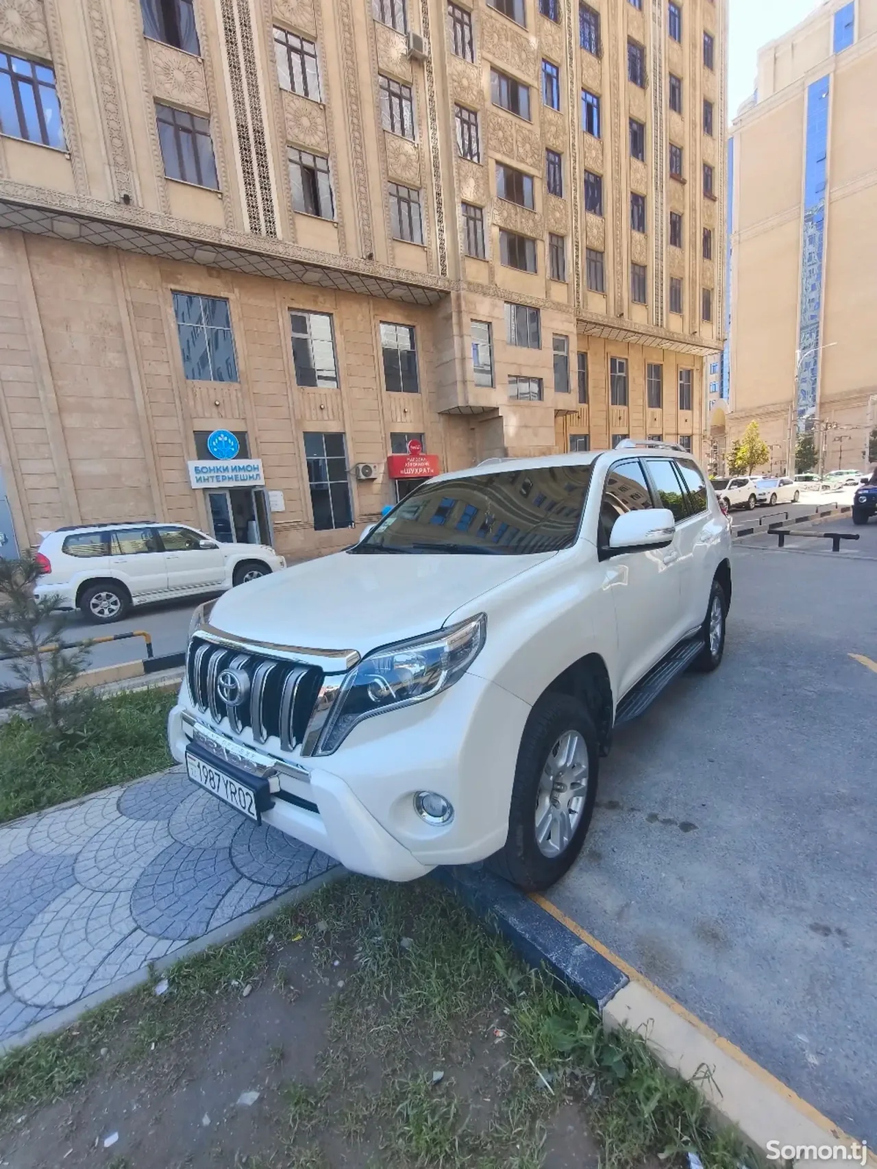 Toyota Land Cruiser Prado 2011 · 2.7 AT