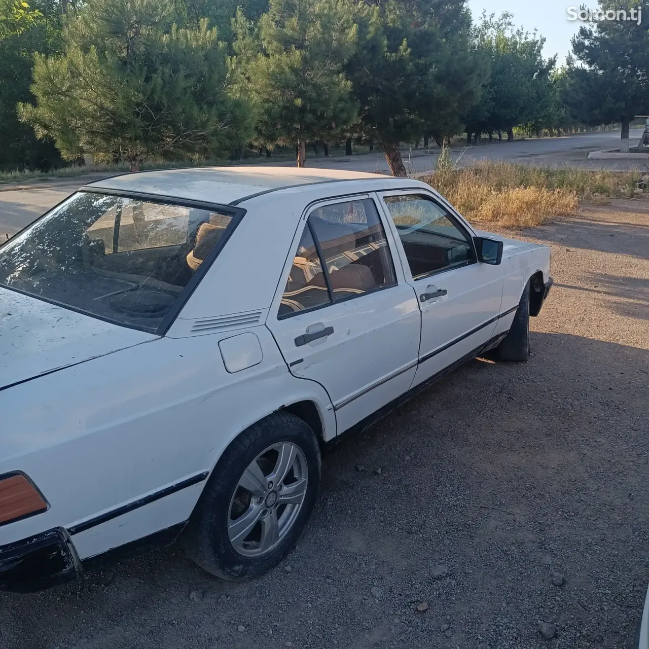 Mercedes-Benz W201 1985 · 2.0 MT