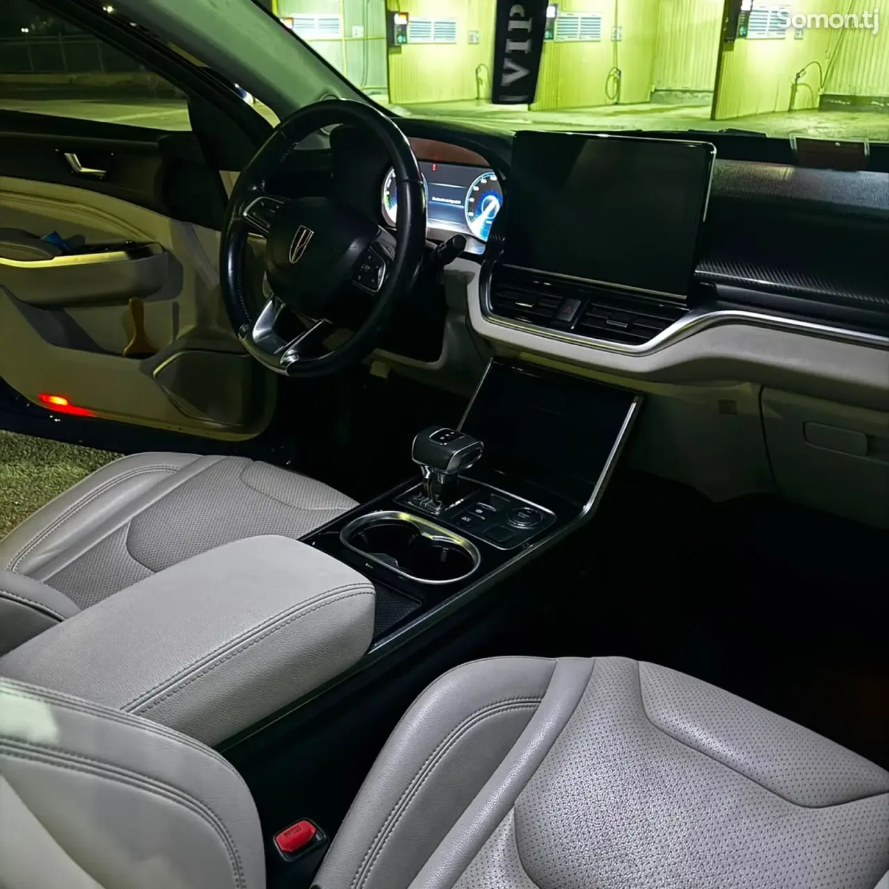Hongqi E-HS3 2019 · AT