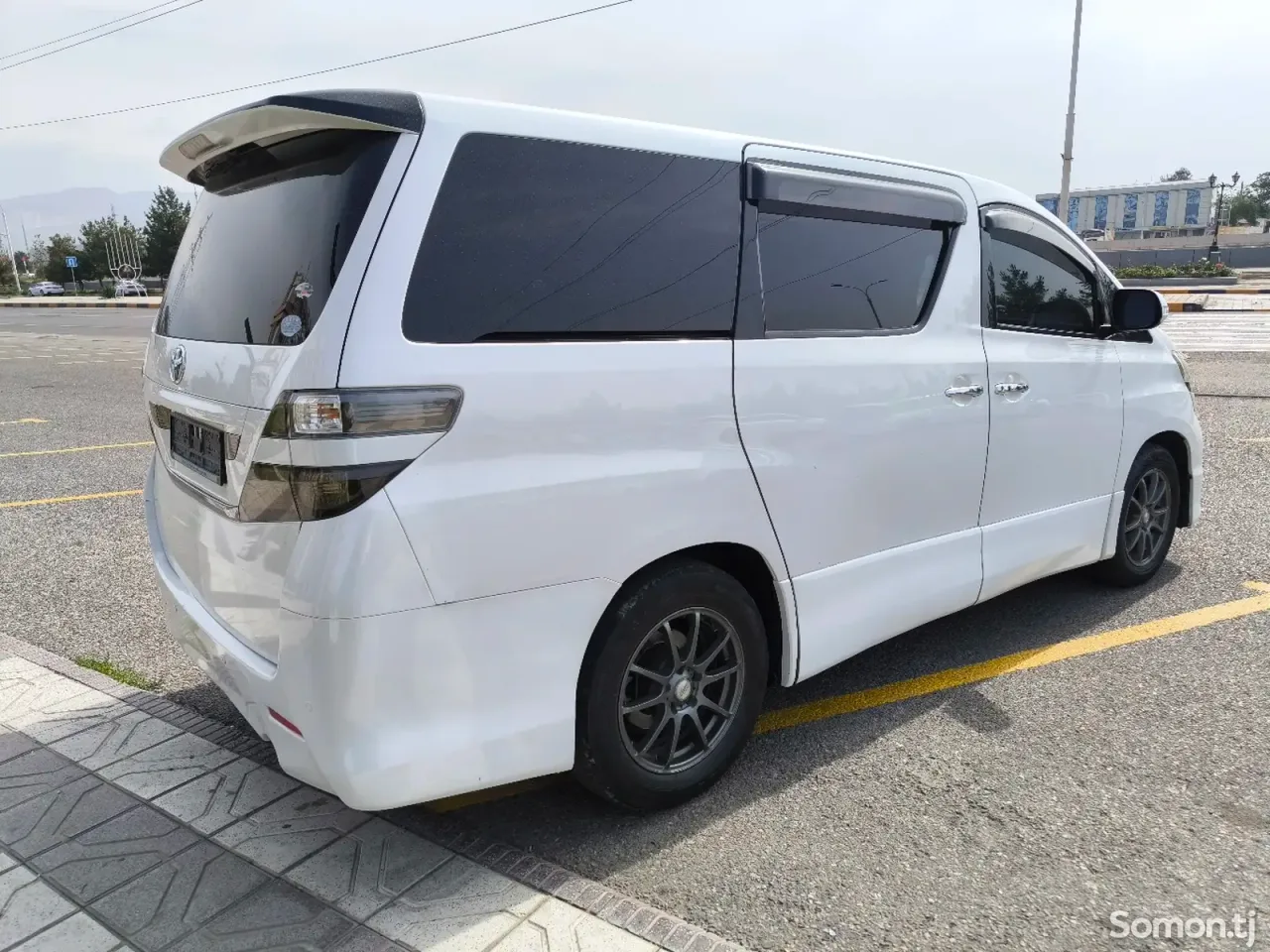 Toyota Vellfire 2010 · 2.4 AT