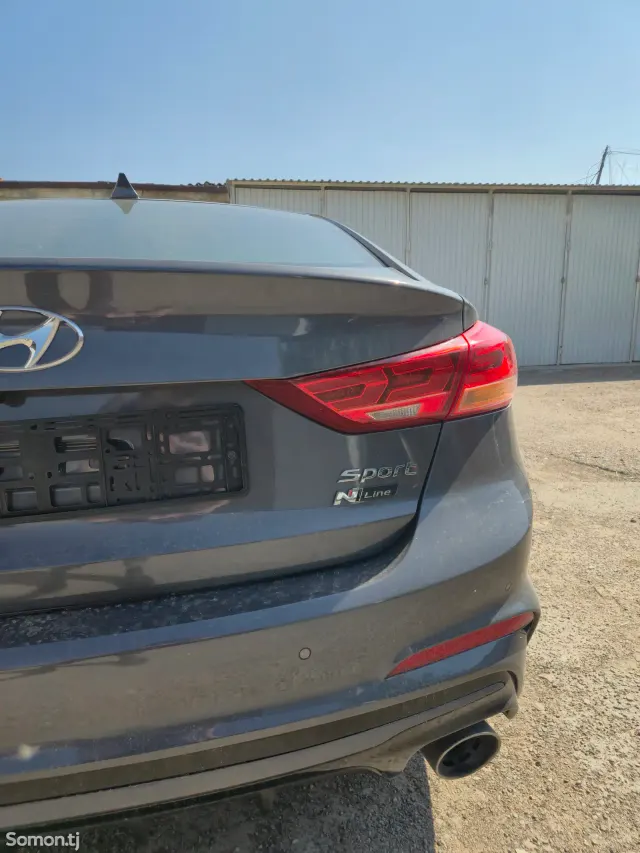 Hyundai Avante 2016 · 1.8 AT