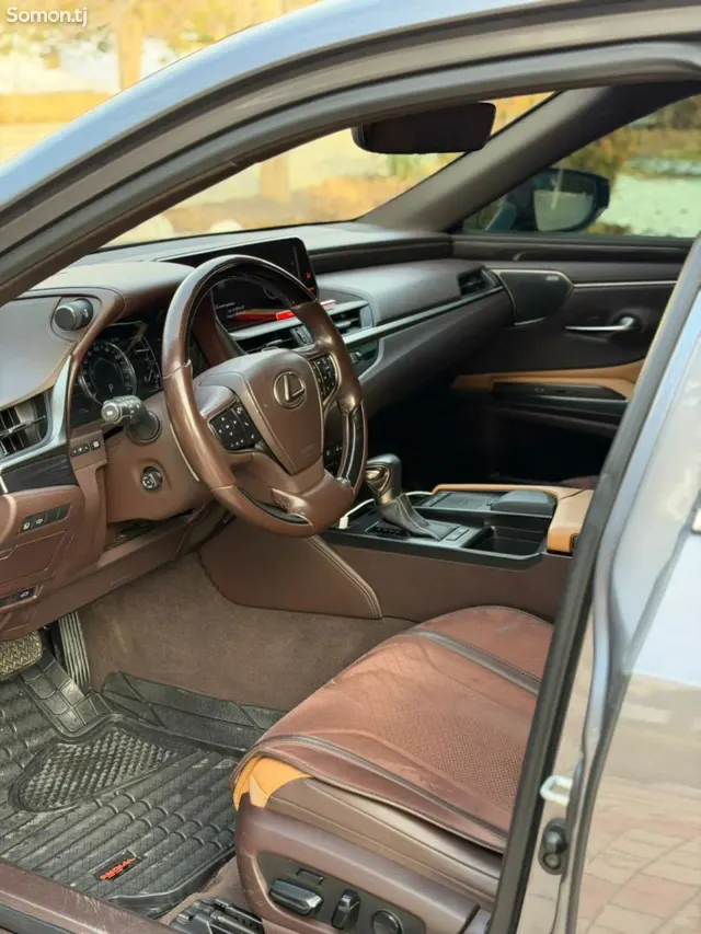 Lexus ES series 2020 · 3.0 AT