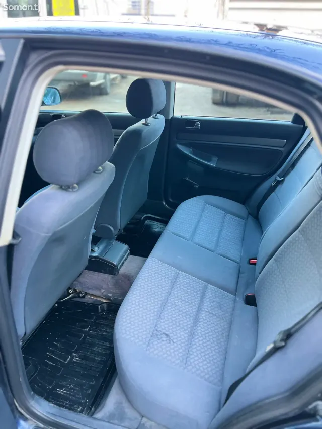 Audi A4 1996 · 2.0 MT