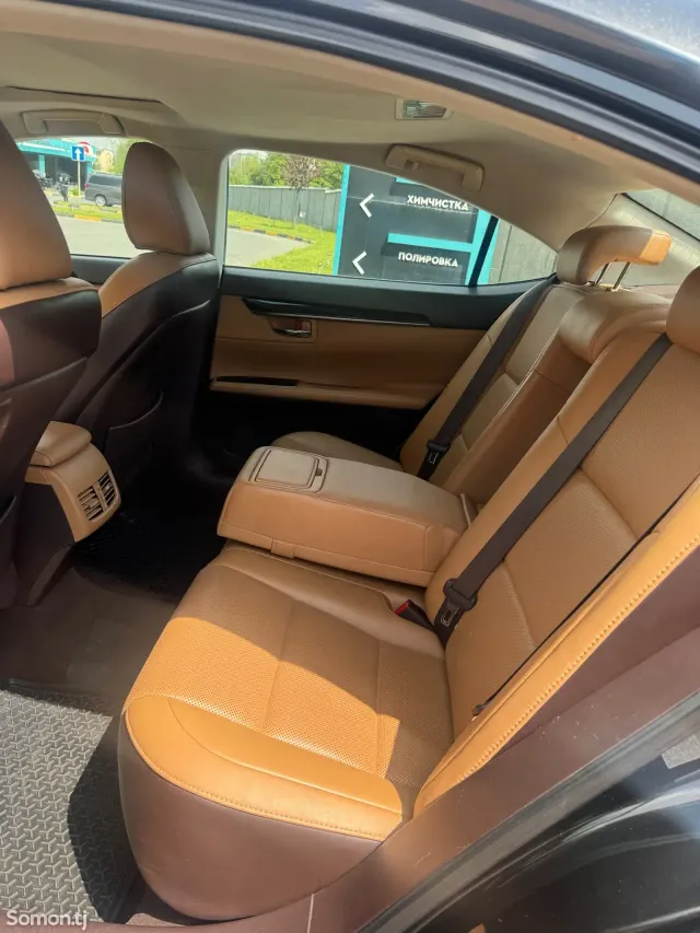 Lexus ES series 2016 · 3.5 AT