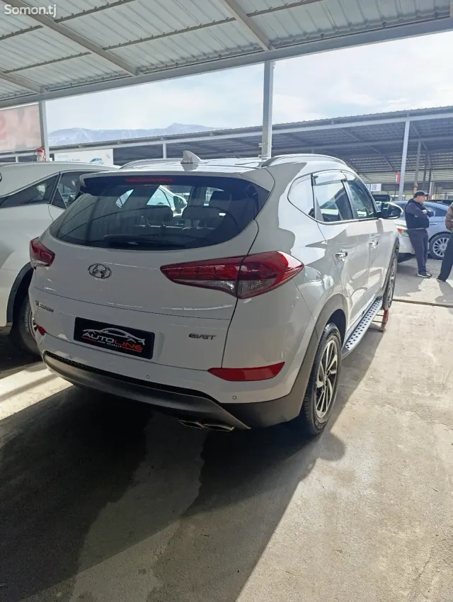 Hyundai Tucson 2015 · 2.0 AT