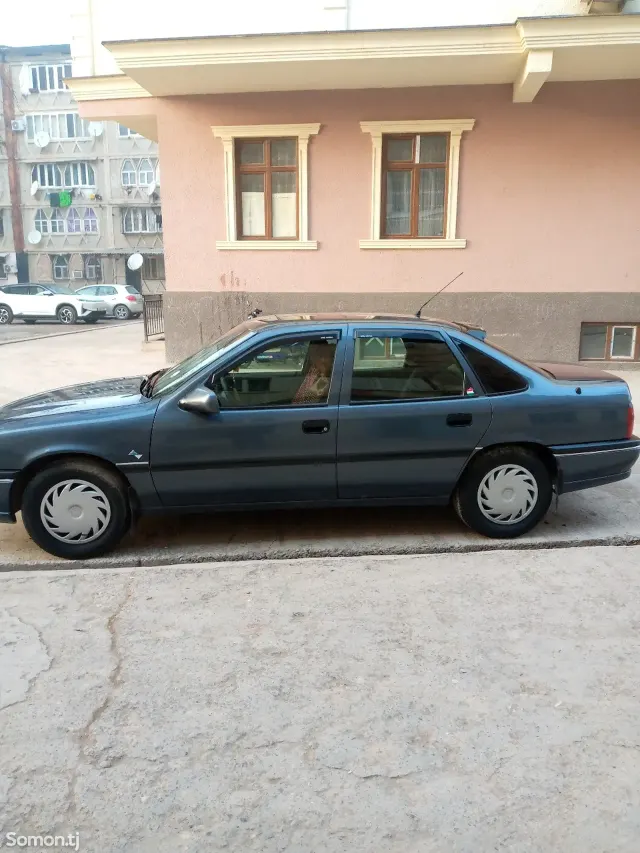 Opel Vectra A 1995 · 1.6 MT