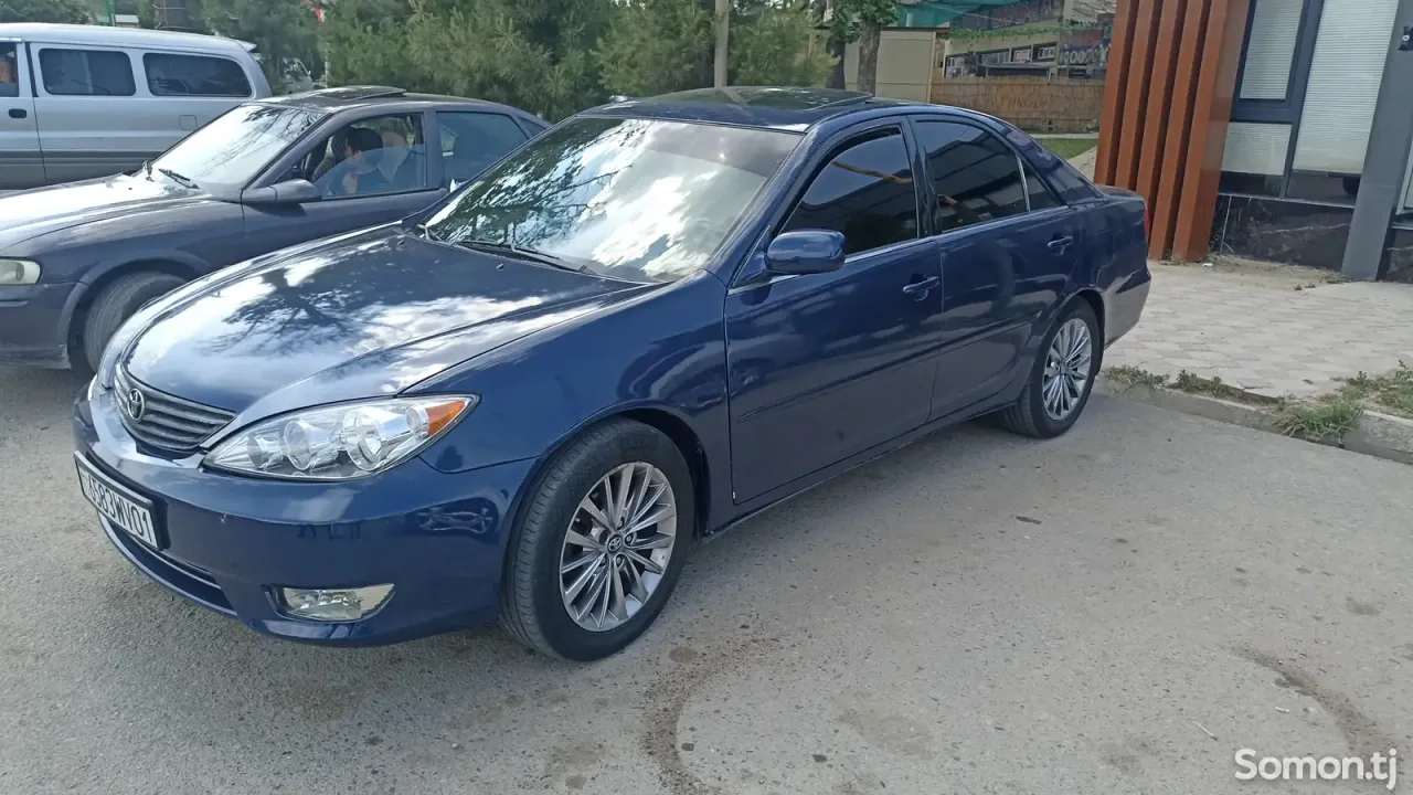 Toyota Camry 2004 · 2.4 MT