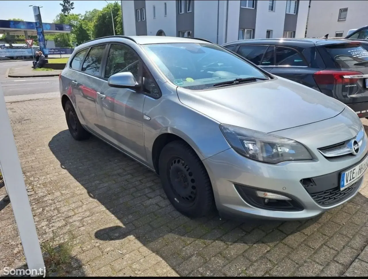 Opel Astra J 2015 · 1.6 MT
