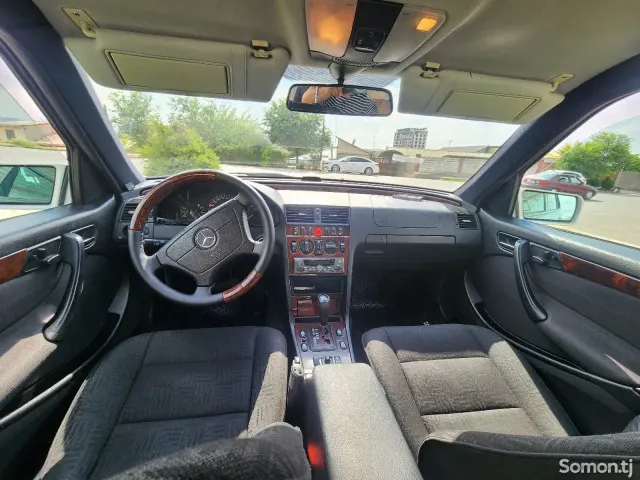 Mercedes-Benz C class 1999 · 2.4 AT