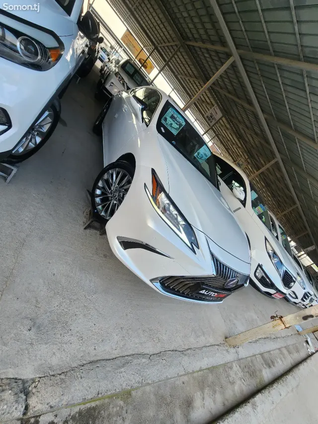 Lexus ES series 2019 · 3.0 AT