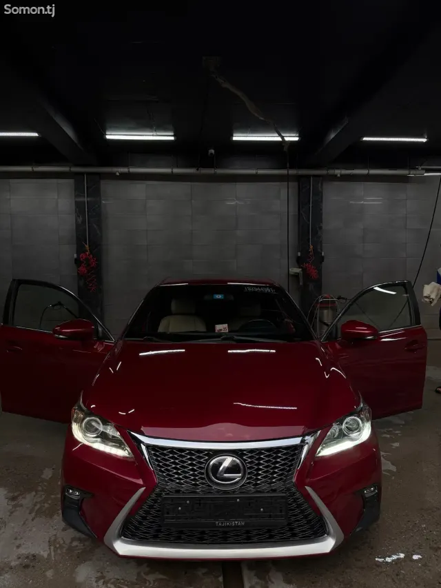 Lexus CT series 2014 · 2.0 AT