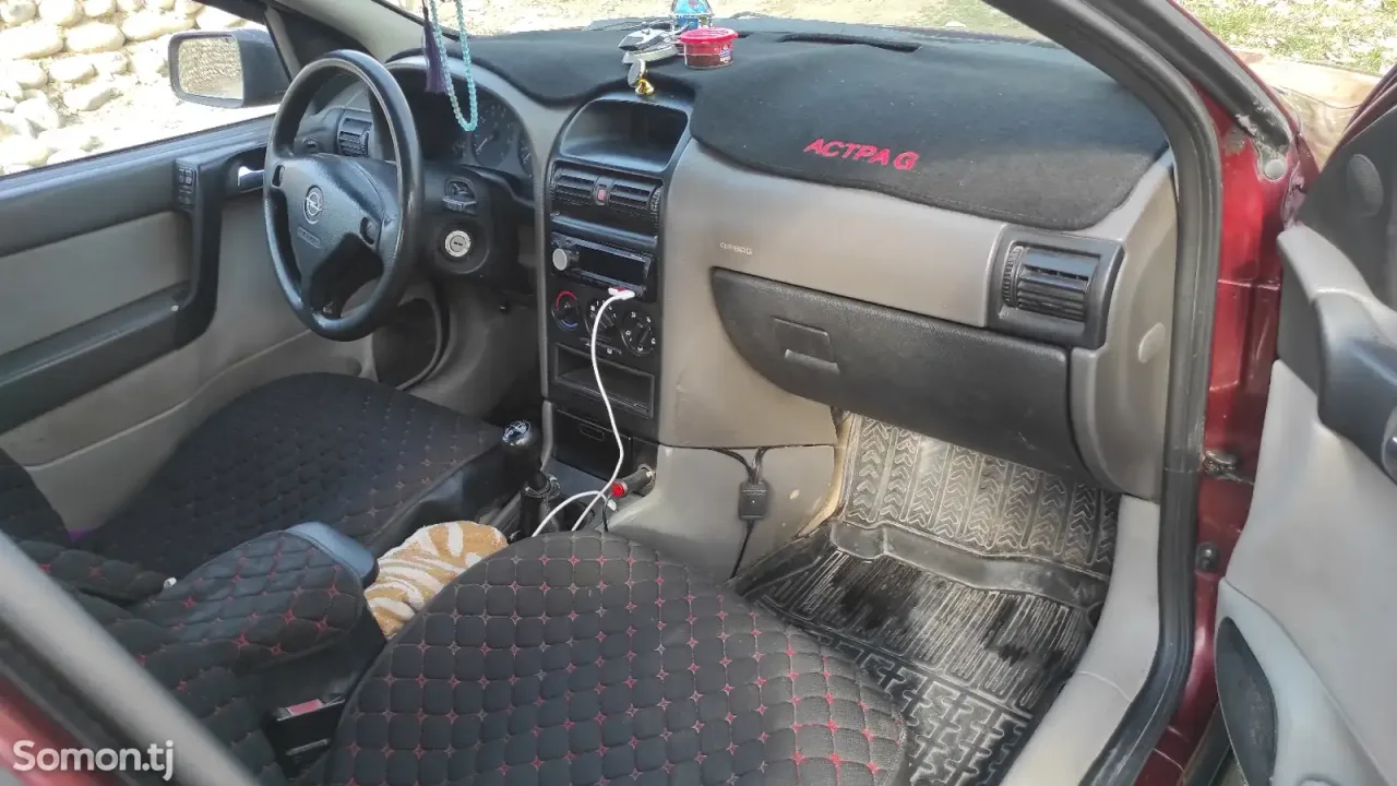 Opel Astra G 1998 · 1.6 MT