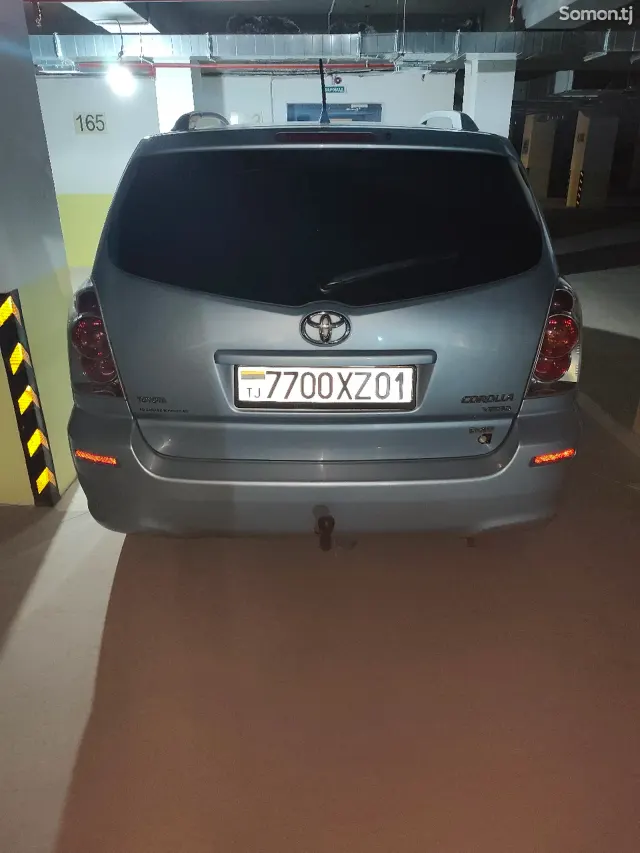 Toyota Corolla Verso 2006 · 2.2 MT