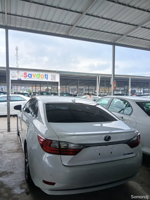 Lexus ES series 2016 · 2.5 AT